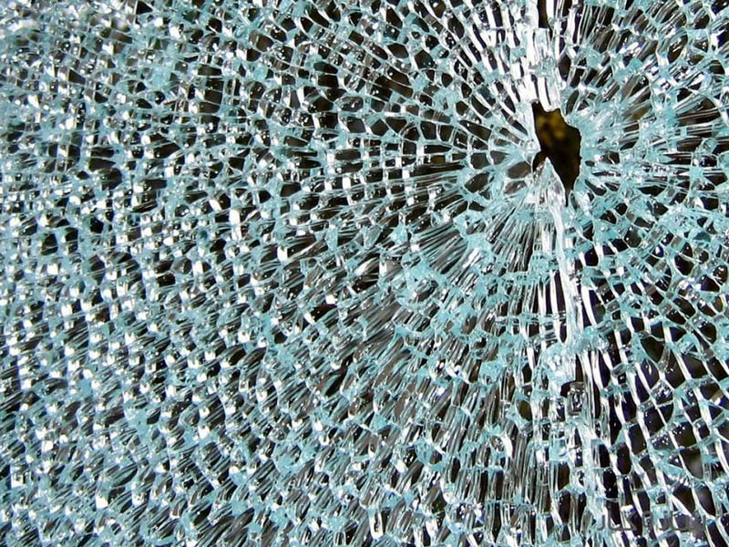 علت شکست خود به خود شیشه دوجداره